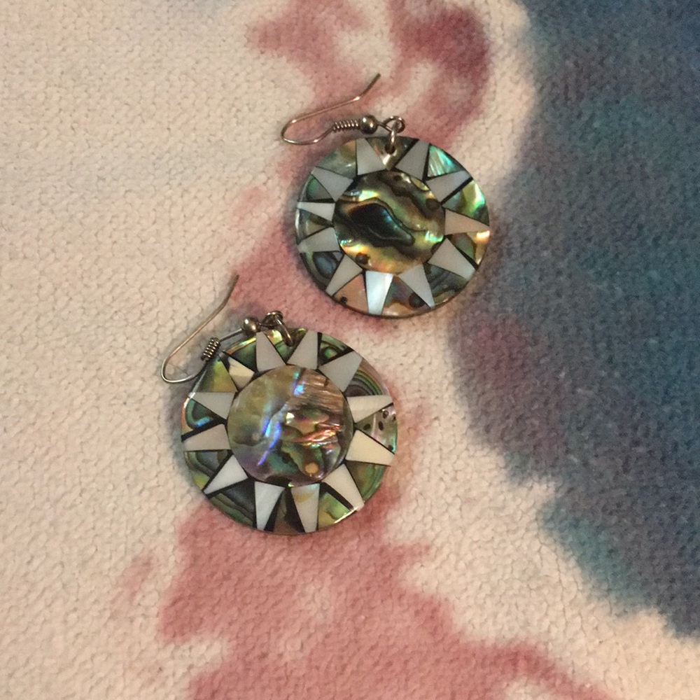 🔴3 for $10 Mother of pearl earrings
